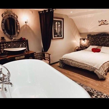Appartement Romantique Parisien, Baignoire Retro Au Pied Du Lit Boulogne-sur-Mer Exteriér fotografie