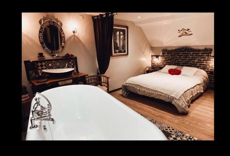 Appartement Romantique Parisien, Baignoire Retro Au Pied Du Lit Boulogne-sur-Mer Exteriér fotografie