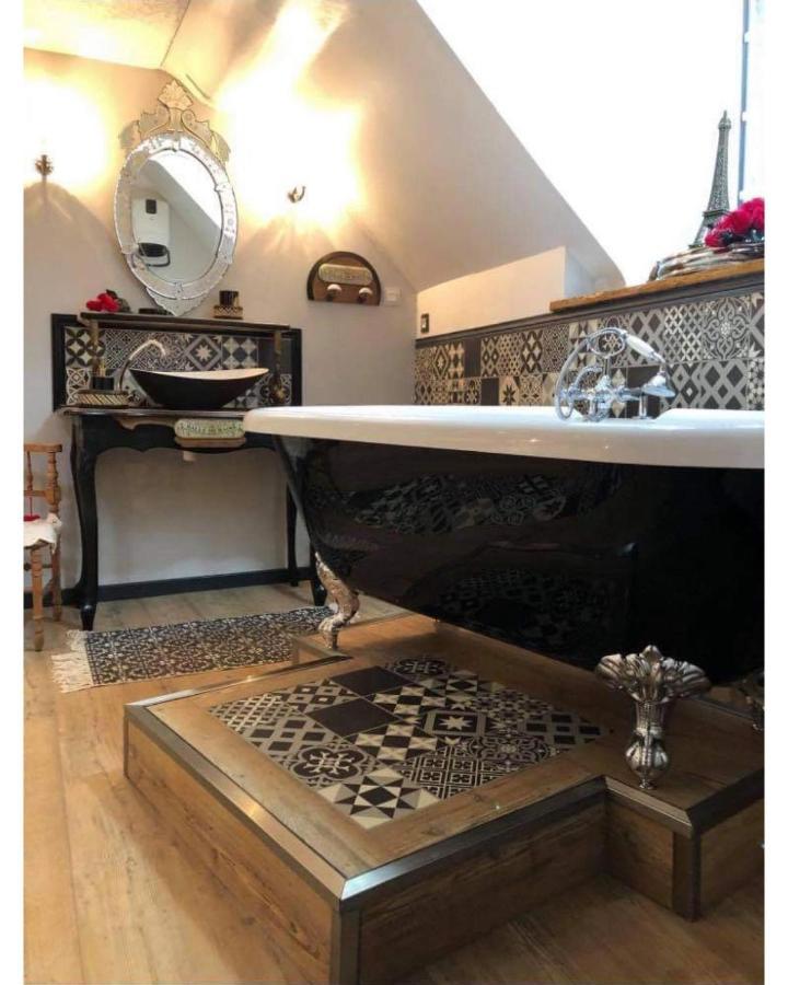 Appartement Romantique Parisien, Baignoire Retro Au Pied Du Lit Boulogne-sur-Mer Exteriér fotografie